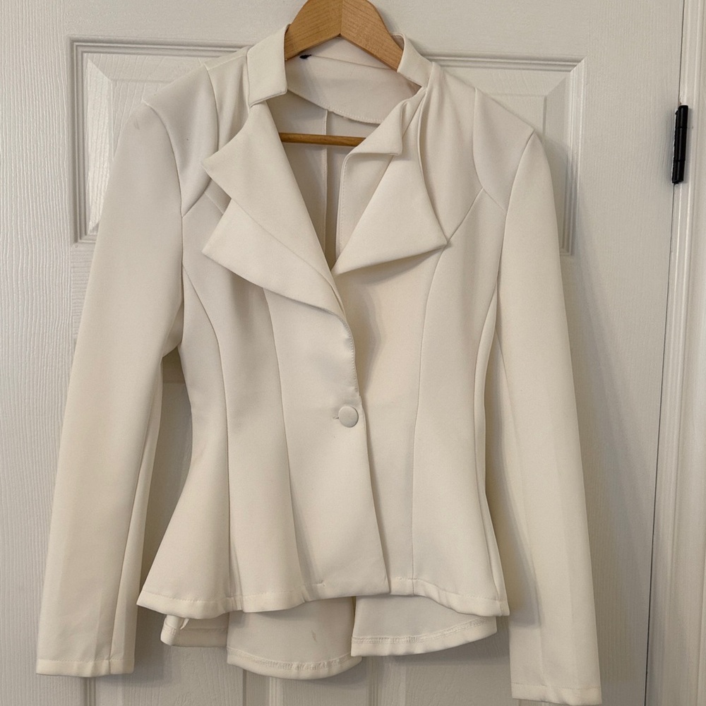 Never worn - Elegant Cream Women's Blazer